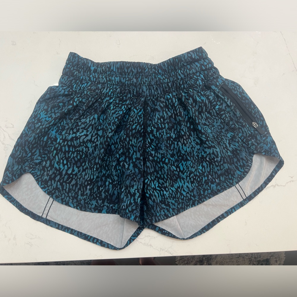 Lululemon Tracker Short, 4”, Size 4. Color Illumi… - image 6